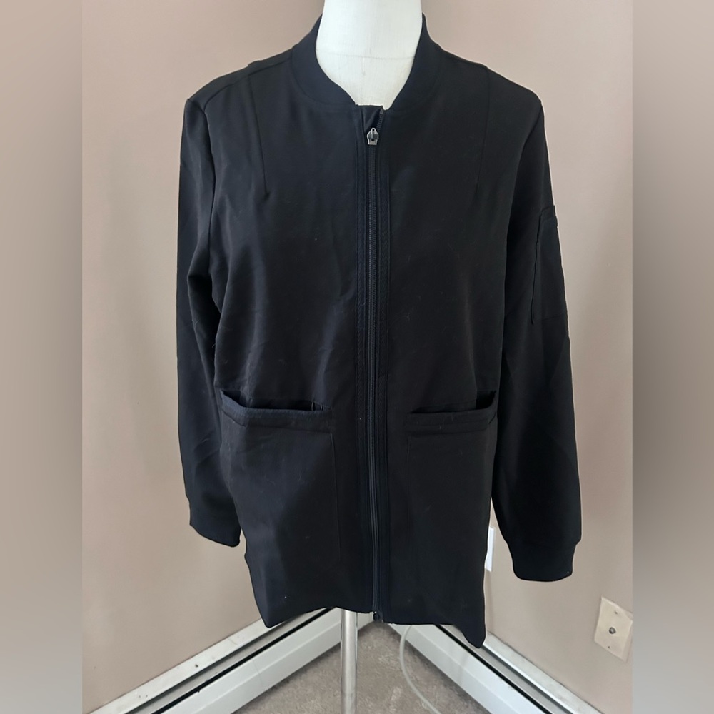 FIGS Bellery Scrub Jacket black sz M